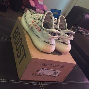 Yeezy zebra 350 dead stock